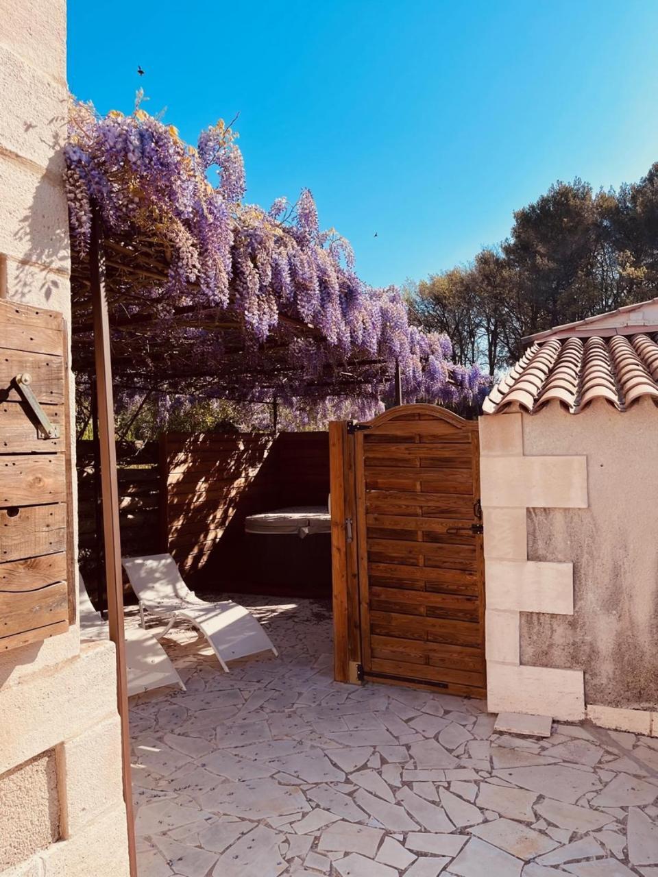 Domaine Amourella Aparthotel Lambesc Ruang foto