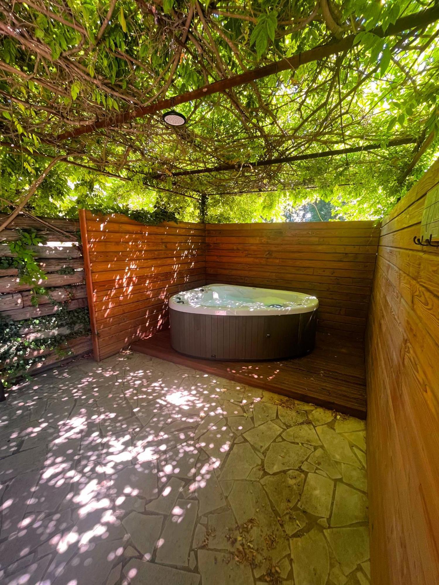 Domaine Amourella Aparthotel Lambesc Ruang foto